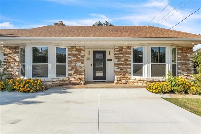 1301 NW 63rd St in Nichols Hills, OK - Building Photo - Building Photo