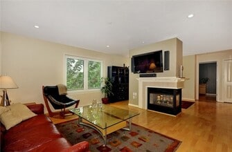 701 1st Ave N in Seattle, WA - Building Photo - Building Photo