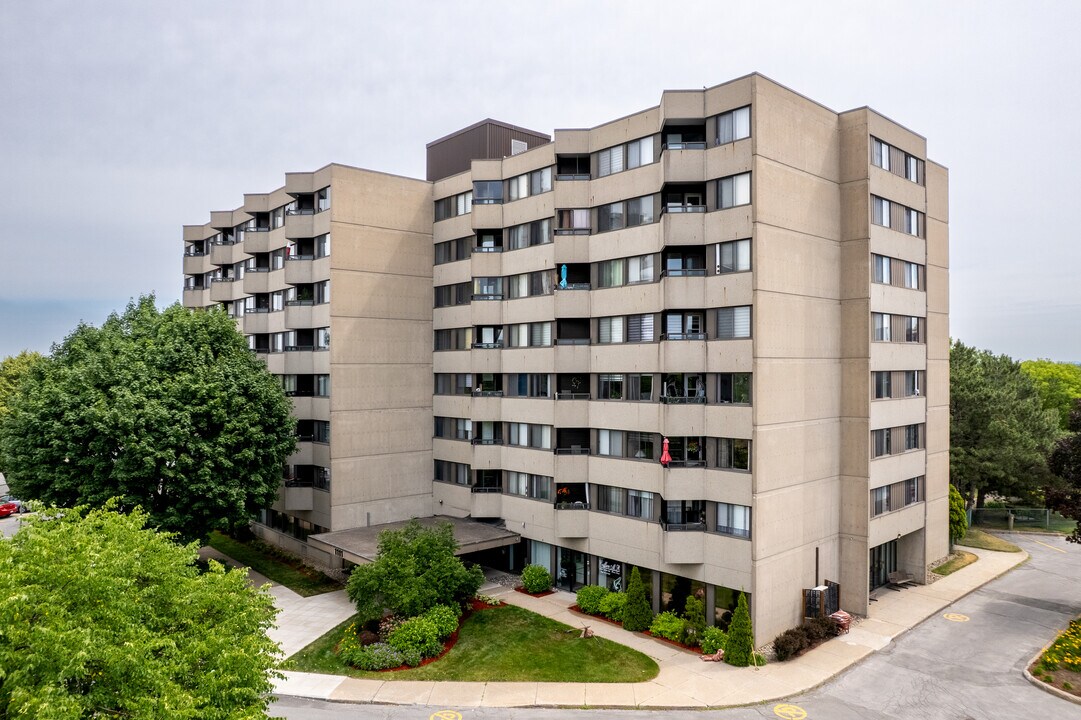 Manoir Cardinal in Laval, QC - Building Photo