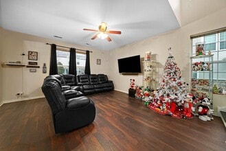 650 Hawley Dr in Oswego, IL - Building Photo - Building Photo