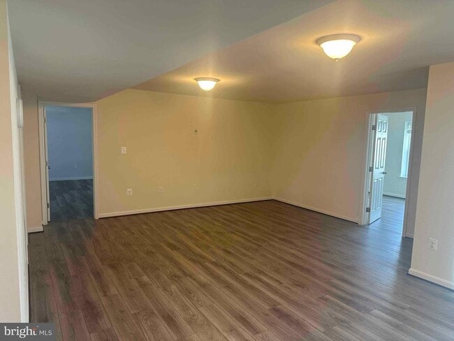 15895 Aerial View Rd in Woodbridge, VA - Foto de edificio - Building Photo