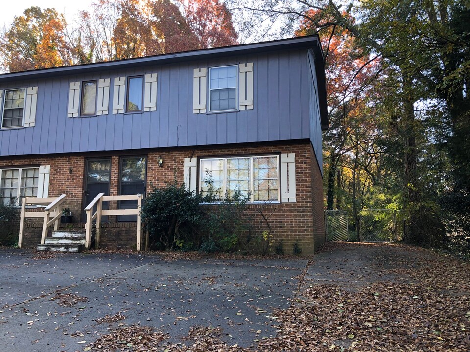 2406 New Hope Church Rd-Unit -2404 in Raleigh, NC - Foto de edificio
