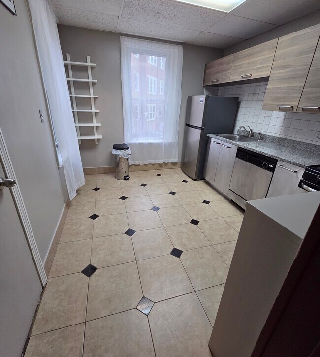 1710 Commonwealth Ave, Unit 1 in Boston, MA - Foto de edificio - Building Photo