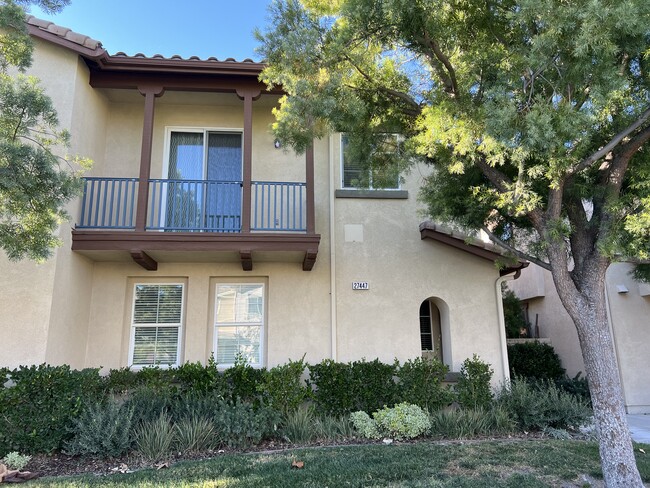 27447 Coldwater Dr in Santa Clarita, CA - Foto de edificio - Building Photo