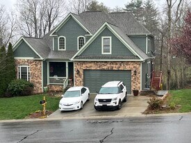 12 Stone House Rd in Arden, NC - Building Photo