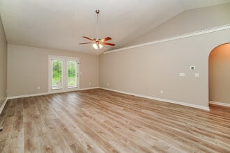 1091 Drayson Dr in Galloway, OH - Building Photo - Building Photo