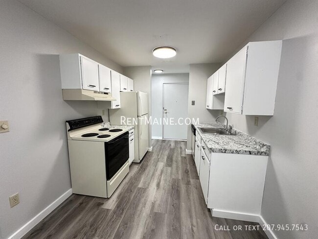 43 Longrale Park in Bangor, ME - Foto de edificio - Building Photo