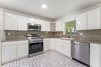 9311 SW 183rd Terrace in Palmetto Bay, FL - Building Photo - Building Photo