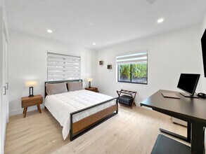 130 SW 25th Rd in Miami, FL - Building Photo - Building Photo