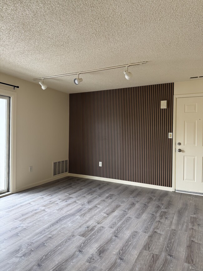 309 Ravens Crest Dr in Plainsboro, NJ - Building Photo - Building Photo