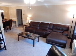 1022 Cricket Ln in Woodbridge, NJ - Building Photo - Building Photo