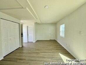 1033 Rivas St in San Antonio, TX - Building Photo - Building Photo