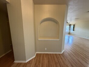 9626 Anderson Way in Converse, TX - Foto de edificio - Building Photo