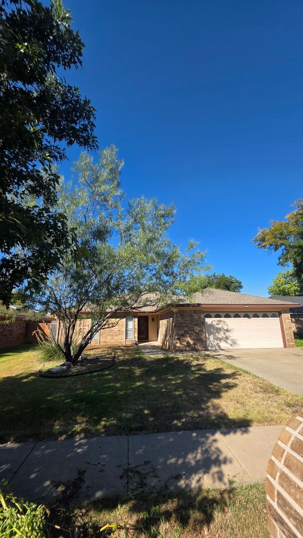 property at 6914 Manor Cir