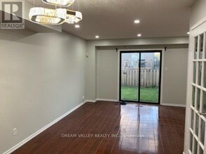 20 Glanvil Crescent in Toronto, ON - Building Photo - Building Photo