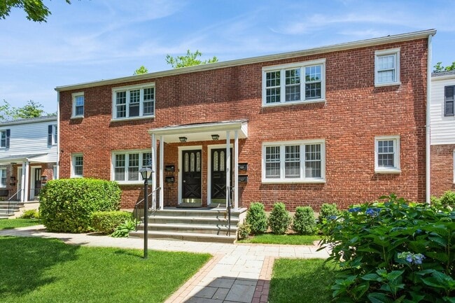 51 Cross St in Bronxville, NY - Building Photo - Building Photo