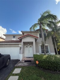 5766 NW 99th Pl in Doral, FL - Foto de edificio - Building Photo