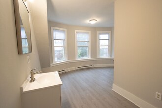 Cedar Flats in Milwaukee, WI - Building Photo - Interior Photo