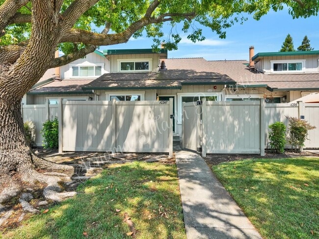 1098 Civic Center Dr in Rohnert Park, CA - Building Photo - Building Photo