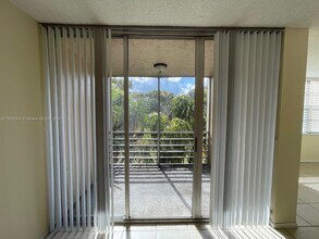 9431 Live Oak Pl in Davie, FL - Building Photo - Building Photo