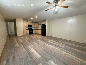 2625 S West St in Wichita, KS - Foto de edificio - Building Photo