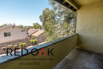 7945 Lime Ave in Fontana, CA - Foto de edificio - Building Photo
