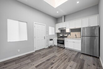 1517 W 12th Pl in Los Angeles, CA - Foto de edificio - Interior Photo