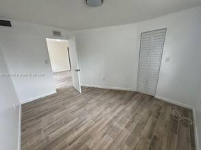 6901 SW 22nd St-Unit -0 in Miami, FL - Building Photo - Building Photo