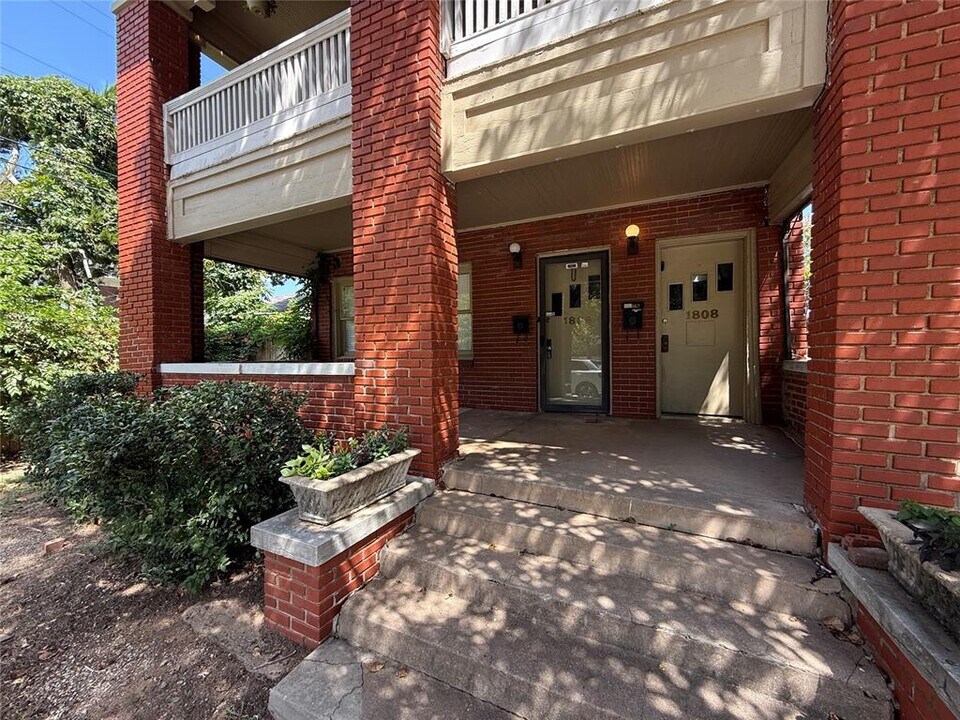 1806 N Robinson Ave in Oklahoma City, OK - Building Photo