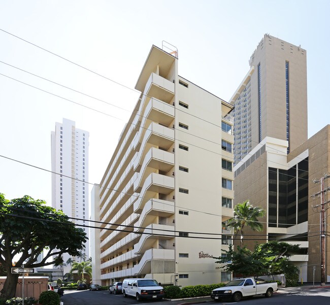 Waikiki Imperial in Honolulu, HI - Building Photo - Building Photo