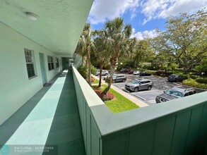 933 Cypress Grove Dr in Pompano Beach, FL - Building Photo - Building Photo