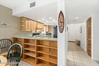 8494 Ridgewood Ave in Cape Canaveral, FL - Foto de edificio - Building Photo