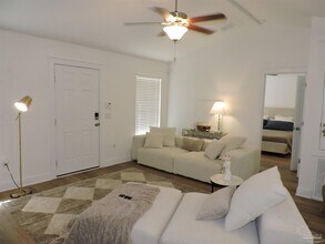 2202 N E St in Pensacola, FL - Building Photo - Building Photo