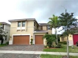 8247 NW 120th Way in Coral Springs, FL - Building Photo