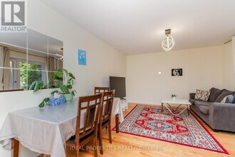 2034 Saunderson Dr in Ottawa, ON - Building Photo - Building Photo