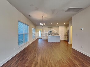 5500 Central Grove Sq in Johnson City, TN - Foto de edificio - Building Photo