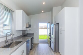 91-4042-4046 Hikuha St in Kapolei, HI - Building Photo - Building Photo