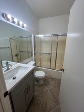 11250 Morrison St in Los Angeles, CA - Building Photo - Building Photo