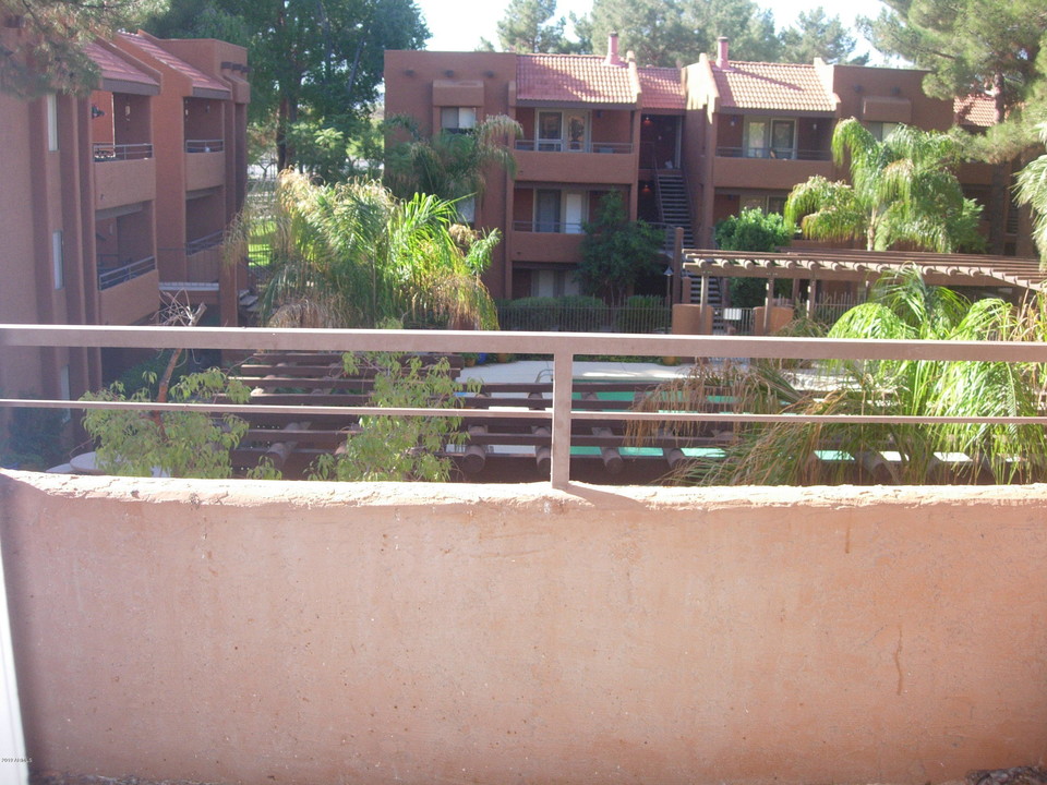 4704 E Paradise Village Pkwy N-Unit -325 in Phoenix, AZ - Building Photo