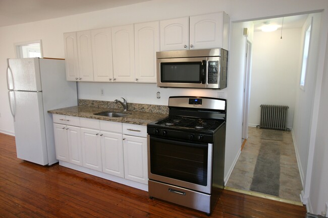 86 Bethany Rd in Hazlet, NJ - Building Photo - Building Photo