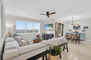 675 NW Flagler Ave, Unit 202 in Stuart, FL - Building Photo