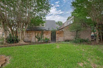 2107 Shadowbriar Dr in Houston, TX - Building Photo - Building Photo