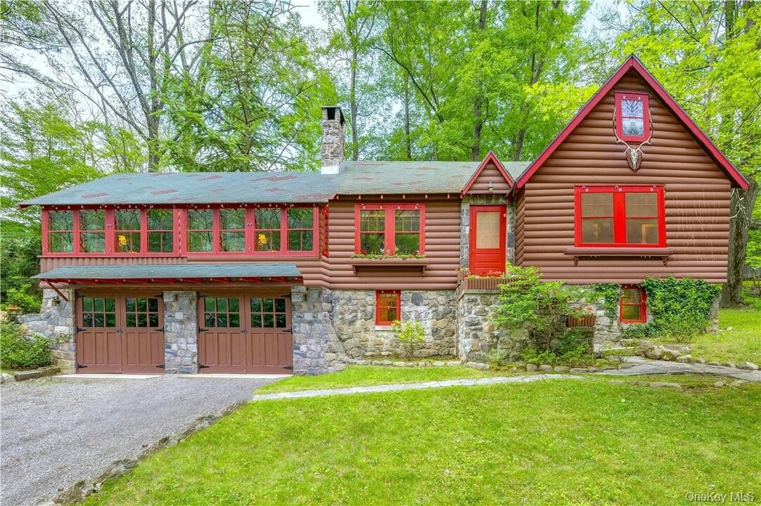 77 Lake Dr in Cold Spring, NY - Building Photo