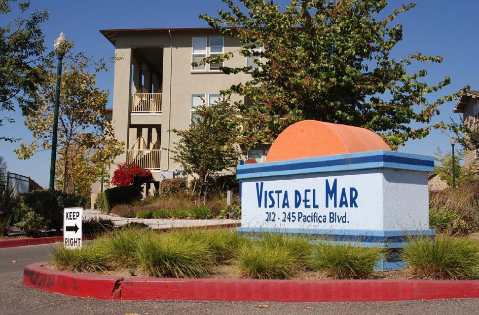 Vista Del Mar in Watsonville, CA - Building Photo