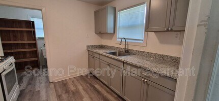 460 N Washington St in Dixon, CA - Building Photo - Building Photo