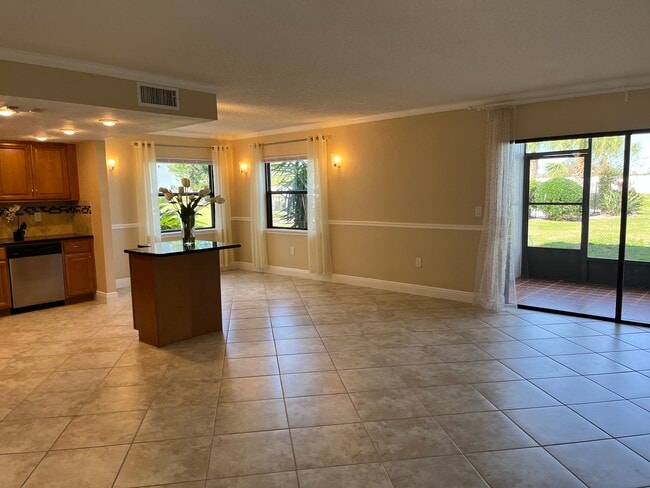 2469 Twin Dr, Unit 23 in Sarasota, FL - Foto de edificio - Building Photo