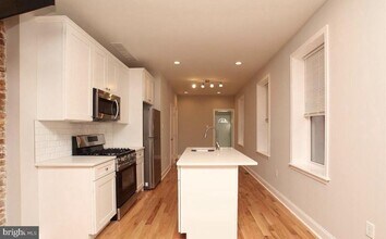 758 N 43rd St in Philadelphia, PA - Building Photo - Building Photo