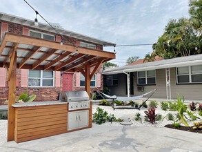 The Vinoy Courtyard Apartments in St. Petersburg, FL - Building Photo - Building Photo