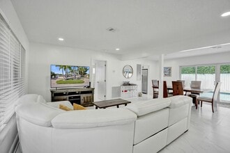 1633 SE 5th Ct in Deerfield Beach, FL - Foto de edificio - Building Photo