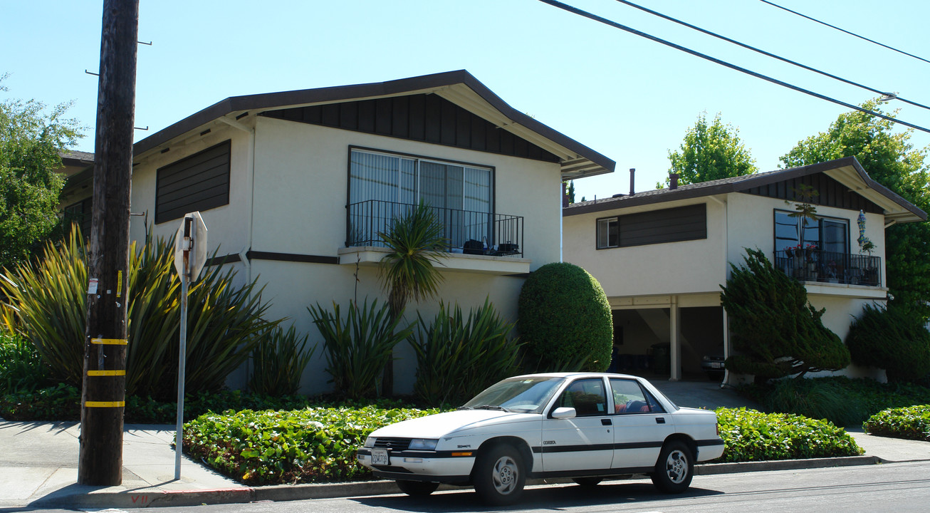 6900 Stockton Ave in El Cerrito, CA - Building Photo